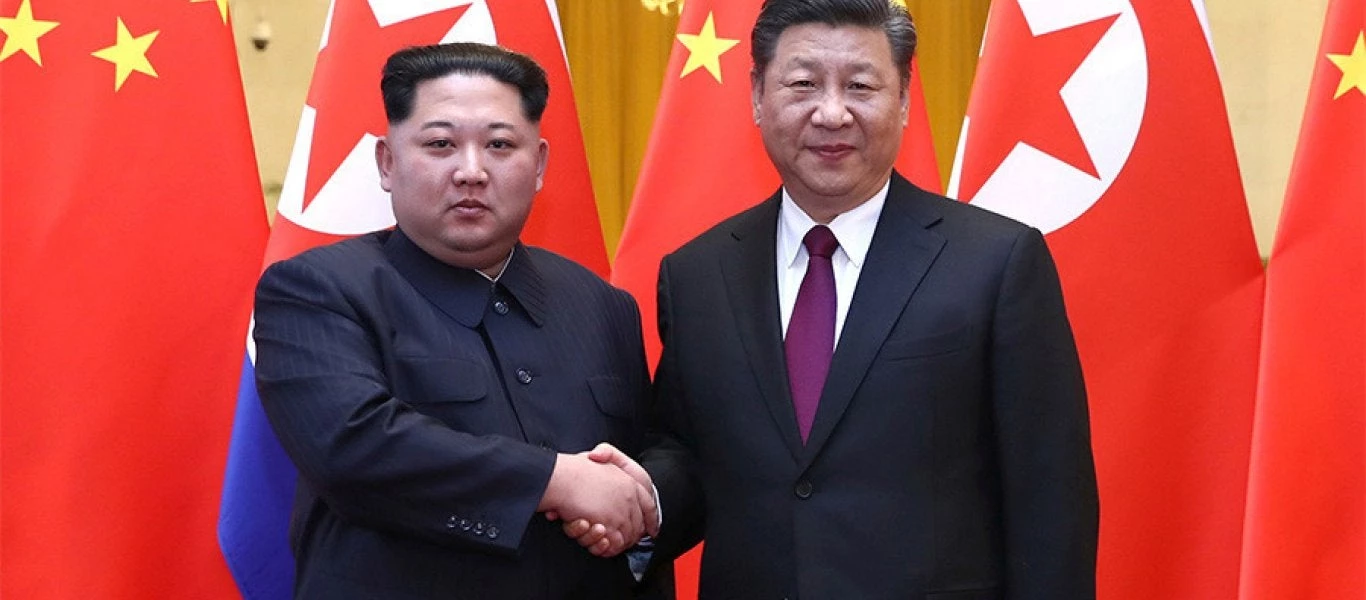 Ο Κινέζος πρόεδρος υποδέχεται τον Κιμ Γιονγκ Ουν στο Πεκίνο στην πρώτη του επίσκεψη στο εξωτερικό (βίντεο)